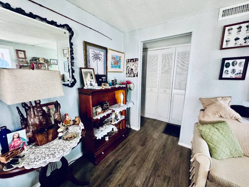 11 Henry Drive a Winter Haven, FL Mobile or Manufactured Home for Sale